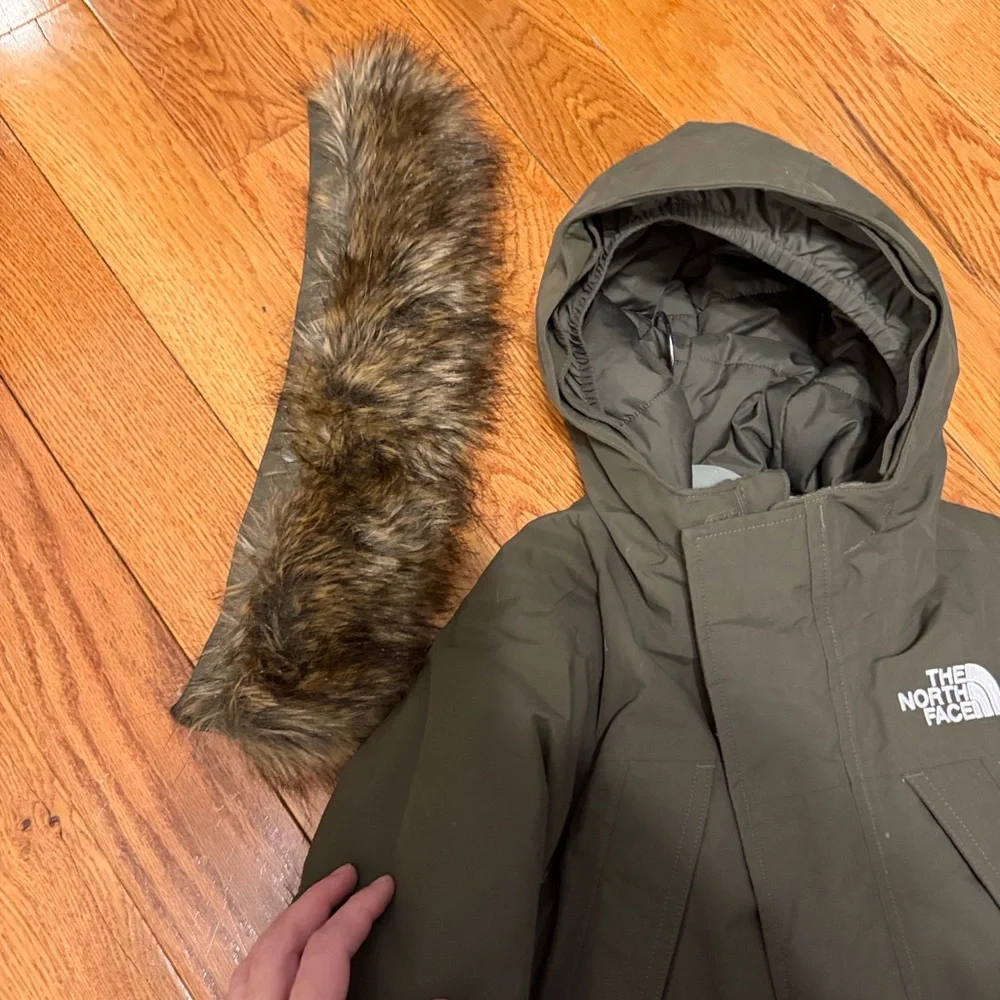 The North Face Olive Hooded Parka - Picture 3 of 7